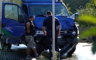Accident �ntre un microbuz și o dub� de marf�
